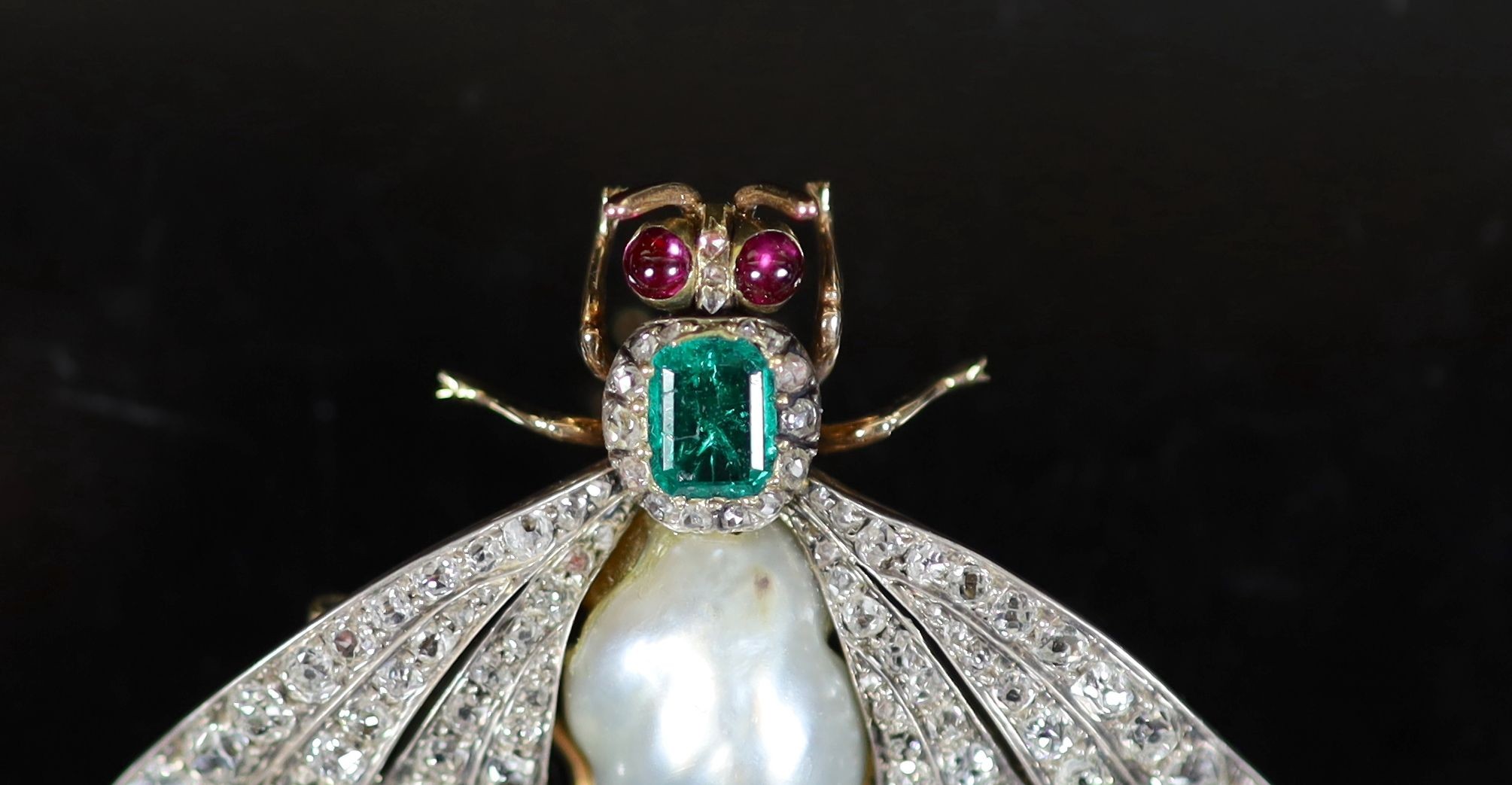 A cased late Victorian gold, baroque pearl, emerald ruby and graduated old mine cut diamond set bee brooch